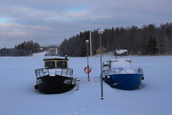 Boats in ice. - image #503613 gratis